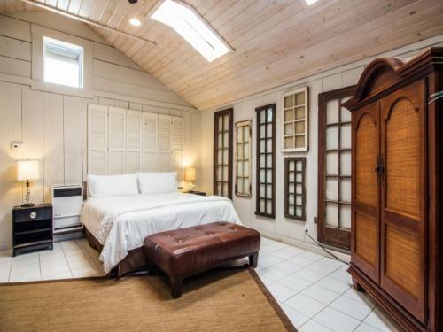 3860o - 610855 Hollywood Beach Shack