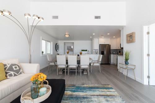 Ocean Front Brand New Modern Luxurious Beach House
