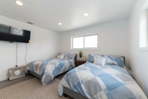 Ocean Front Brand New Modern Luxurious Beach House