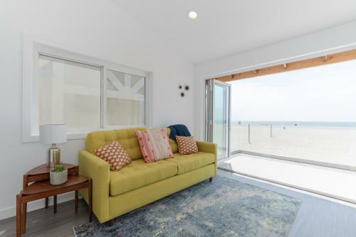 Ocean Front Brand New Modern Luxurious Beach House