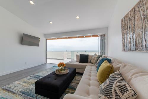 Ocean Front Brand New Modern Luxurious Beach House