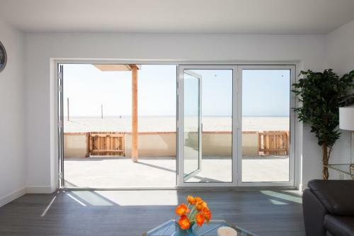 Ocean Front Brand New Modern Luxurious Beach House