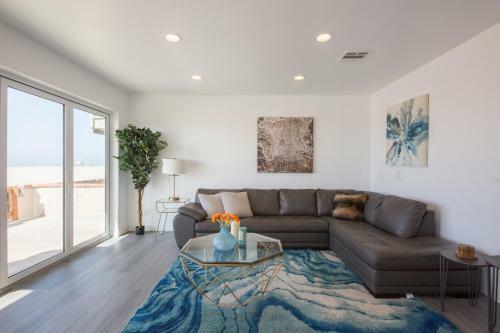 Ocean Front Brand New Modern Luxurious Beach House