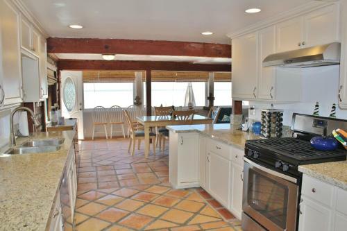 1505o - 657639 Silverstrand Beach