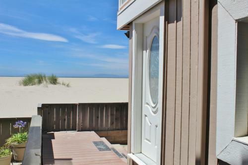 1505o - 657639 Silverstrand Beach