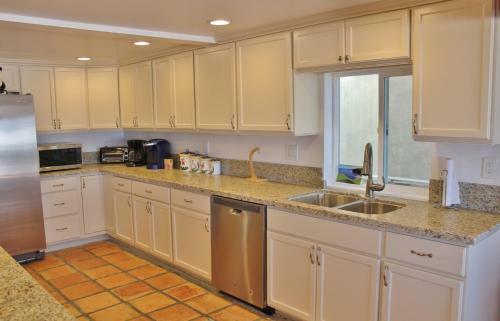 1505o - 657639 Silverstrand Beach