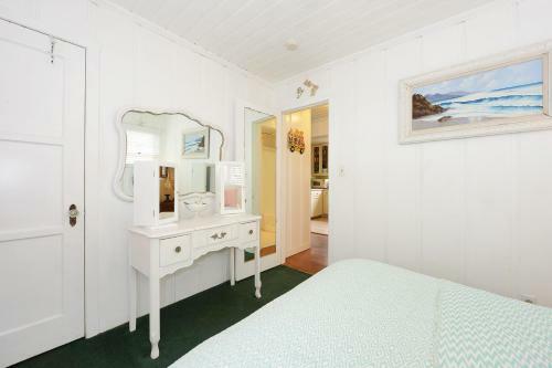 116sc- 906563 The Sunshine Bungalow