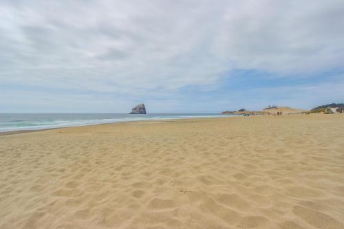 The Kiwanda Surf House