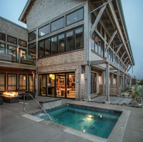 Hotel Headlands Coastal Lodge & Spa
