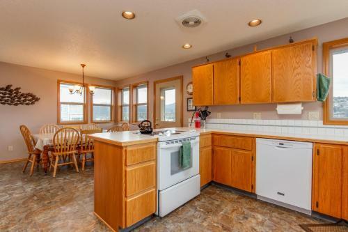 Two Views Vacation Home