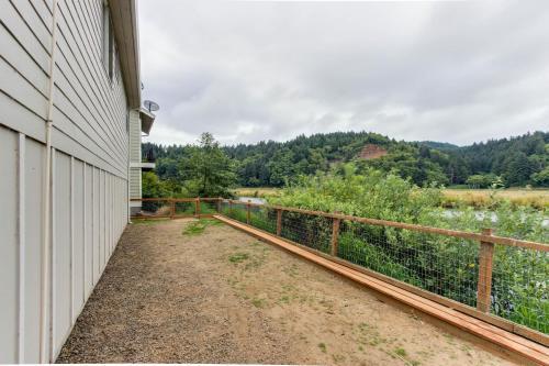 Pc Riverfront Getaway!