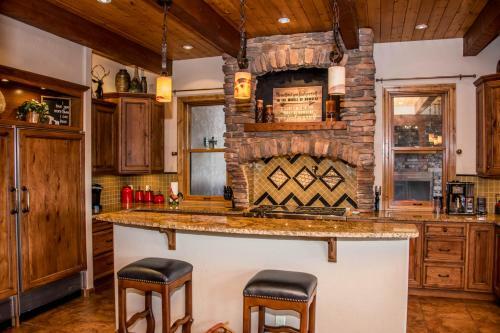 Majestic Mountain Retreat