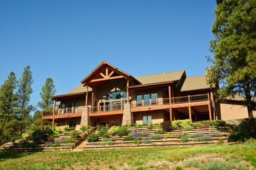 Majestic Mountain Retreat