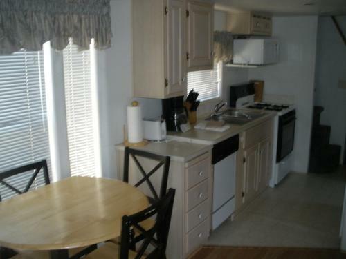 Palm Springs Camping Resort Loft Cabin 2