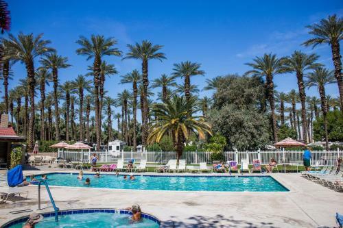 Palm Springs Camping Resort Cottage 3