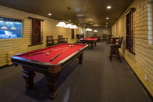 Palm Springs Camping Resort Cottage 3