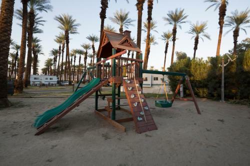 Palm Springs Camping Resort Cottage 3