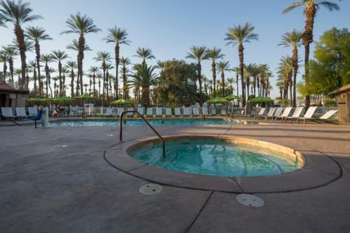 Palm Springs Camping Resort Cottage 3