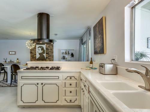 Breakfast At Alexander's - 3 Bedroom