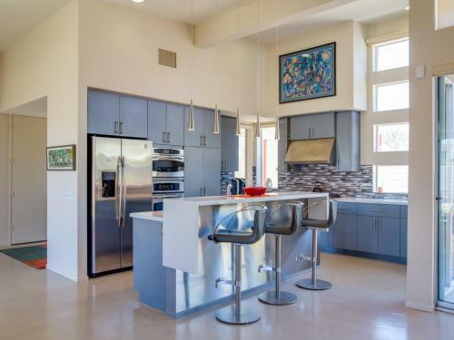 The Artful Cosmo - 2 Bedroom