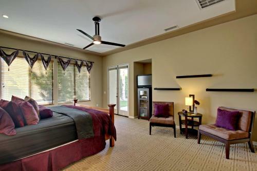 Desert Escape-pool-4br/2.5ba