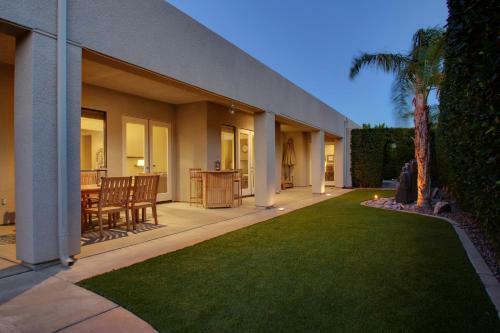 Desert Escape-pool-4br/2.5ba