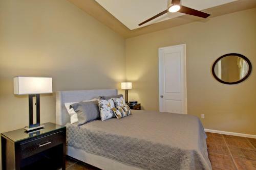 Desert Escape-pool-4br/2.5ba