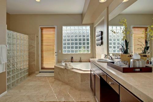 Desert Escape-pool-4br/2.5ba