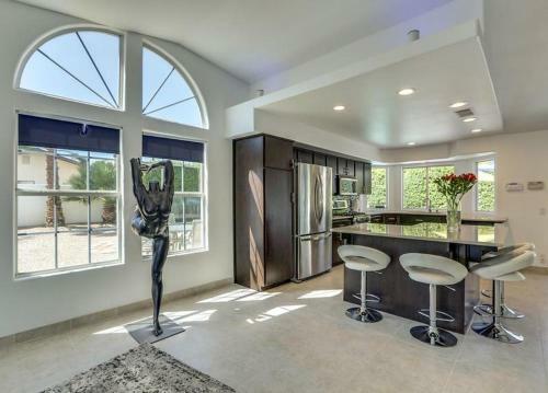 Sun Palace-mt Vw-pool-4br/2ba