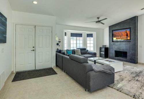 Sun Palace-mt Vw-pool-4br/2ba