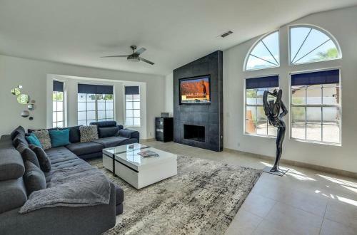 Sun Palace-mt Vw-pool-4br/2ba