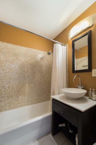 Palm Springs 3 Bedroom/2 Bathroom Home