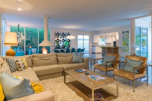 Villa California Palms 4br/4.5ba