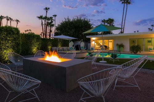Villa California Palms 4br/4.5ba