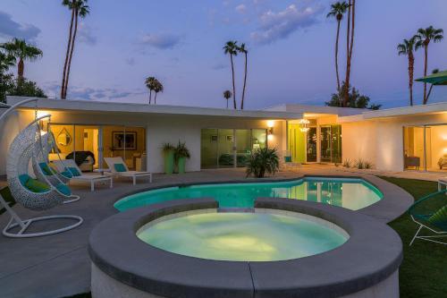 Villa California Palms 4br/4.5ba