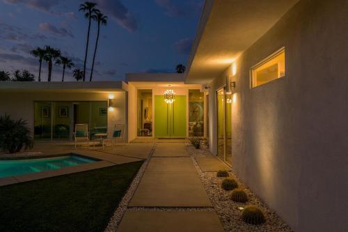 Villa California Palms 4br/4.5ba