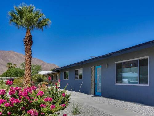 Palm Springs Life-pool-3br/2.5ba