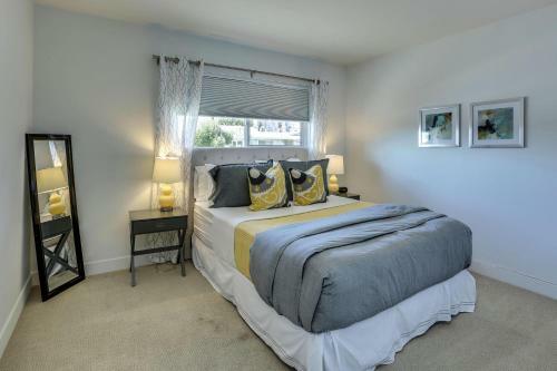 Palm Springs Life-pool-3br/2.5ba