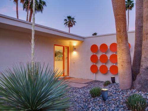 Atomic Hummingbird - 3 Bedroom