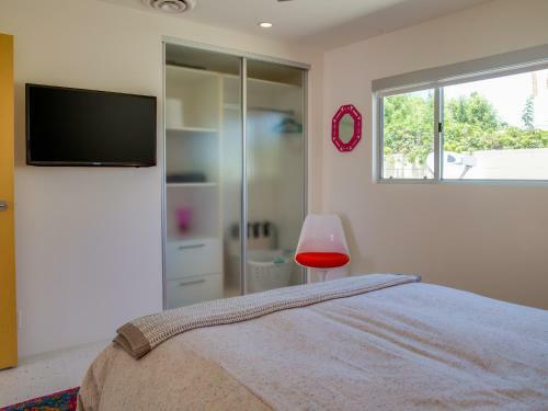 Atomic Hummingbird - 3 Bedroom