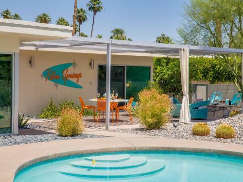 Atomic Hummingbird - 3 Bedroom