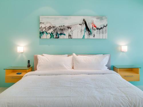 Atomic Hummingbird - 3 Bedroom