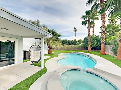 Updated Racquet Club West W/ Mountain Views & Pool Home