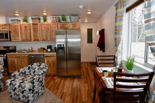 Ak Vacation Cabins / Sleepy Hollow Cabin