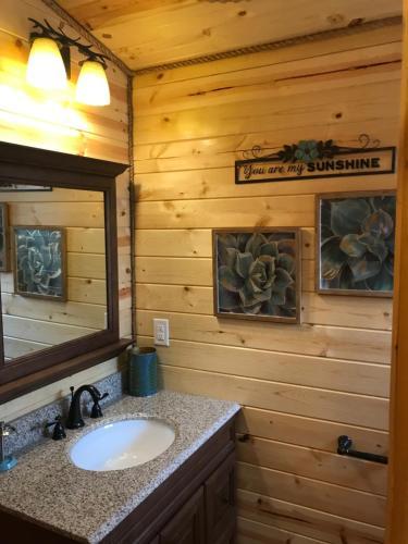 Ak Vacation Cabins / Woodland Hollow Log Cabin