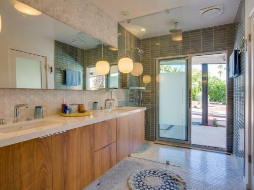 Modern Monte Vista - 4 Bedroom