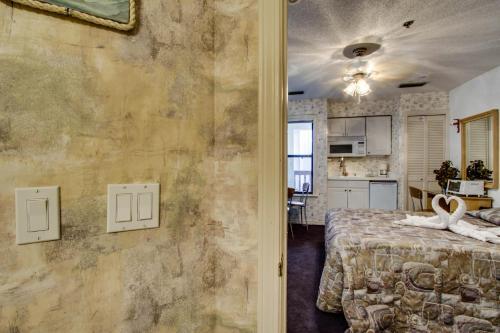 The Inn At St. Thomas Square #1303a