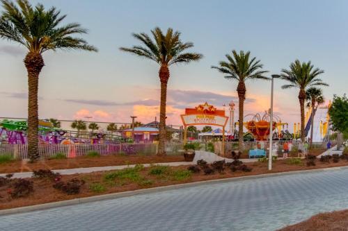 Boardwalk 2212 Studio