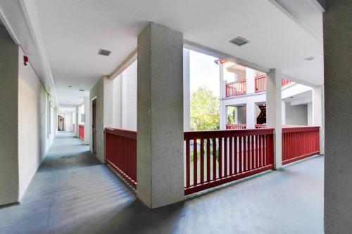 The Inn At St. Thomas Square #1203a