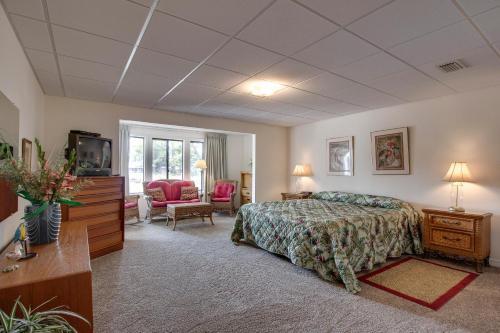 The Inn At St. Thomas Square #301